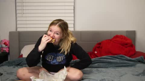 Snapshot of ramichick chatting on January 19, 12:49 am Rami online show from January 19, 12:49 am