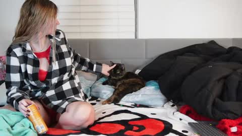 Snapshot of ramichick chatting on February 1, 1:44 am Rami online show from February 1, 1:44 am