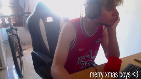 Snapshot of ramisexyloveyou chatting on December 28, 12:45 pm Ramiro online show from December 28, 12:45 pm