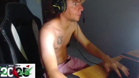 Snapshot of ramisexyloveyou chatting on January 5, 12:09 am Ramiro online show from January 5, 12:09 am