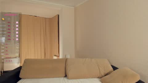 Snapshot of randichaplin chatting on February 19, 9:36 pm Vilda online show from February 19, 9:36 pm