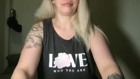 Snapshot of randiigirl69 chatting on February 24, 10:15 am Randii online show from February 24, 10:15 am