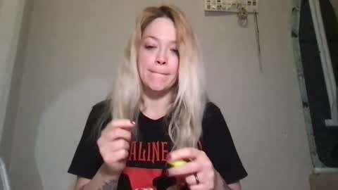 Snapshot of randiigirl69 chatting on March 3, 10:06 am Randii online show from March 3, 10:06 am