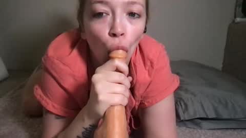 Snapshot of randiigirl69 chatting on March 7, 12:01 pm Randii online show from March 7, 12:01 pm