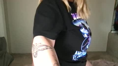 Snapshot of randiigirl69 chatting on December 15, 9:13 am Randii online show from December 15, 9:13 am