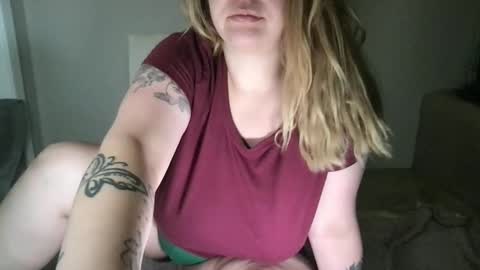 Snapshot of randiigirl69 chatting on December 16, 11:26 am Randii online show from December 16, 11:26 am