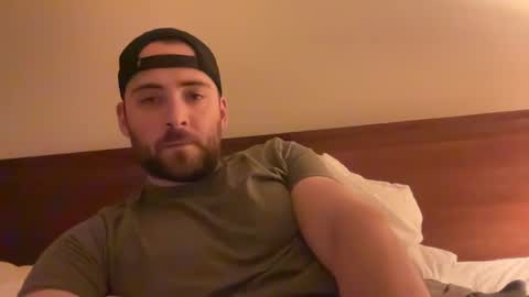 Snapshot of randomdude5950 chatting on December 13, 2:21 am randomdude5950 online show from December 13, 2:21 am