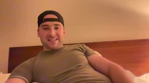 Snapshot of randomdude5950 chatting on September 17, 1:40 am randomdude5950 online show from September 17, 1:40 am