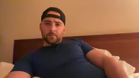 Snapshot of randomdude5950 chatting on December 15, 1:54 am randomdude5950 online show from December 15, 1:54 am