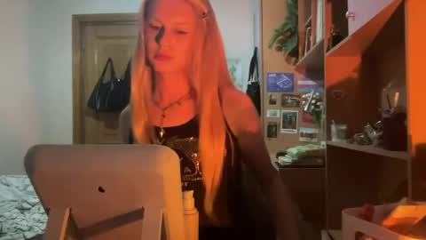 Snapshot of ranya_may chatting on June 19, 7:39 pm Ranya online show from June 19, 7:39 pm