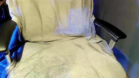 Snapshot of rapaces49 chatting on December 19, 4:36 pm Raptor online show from December 19, 4:36 pm