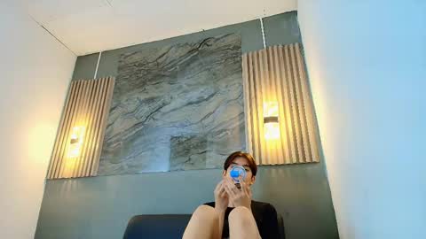 raphael_nyon1 online show from May 12, 12:35 pm