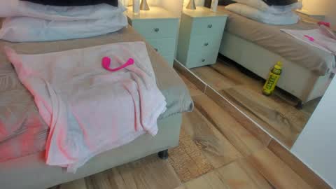 Snapshot of raquel_moore chatting on February 6, 8:29 am Raquel Moore online show from February 6, 8:29 am