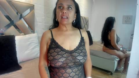 Snapshot of raquel_moore chatting on February 6, 10:10 pm Raquel Moore online show from February 6, 10:10 pm