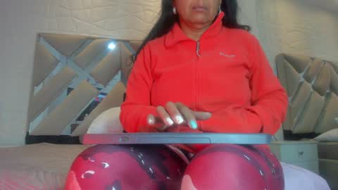 Snapshot of raquel_moore chatting on February 7, 8:11 am Raquel Moore online show from February 7, 8:11 am