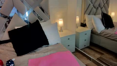 Snapshot of raquel_moore chatting on February 11, 12:05 pm Raquel Moore online show from February 11, 12:05 pm