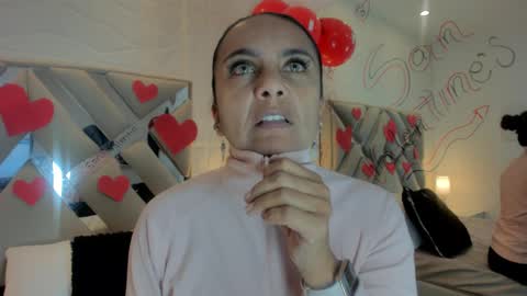 Snapshot of raquel_moore chatting on February 13, 5:37 am Raquel Moore online show from February 13, 5:37 am