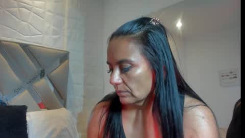 Snapshot of raquel_moore chatting on February 21, 10:59 pm Raquel Moore online show from February 21, 10:59 pm