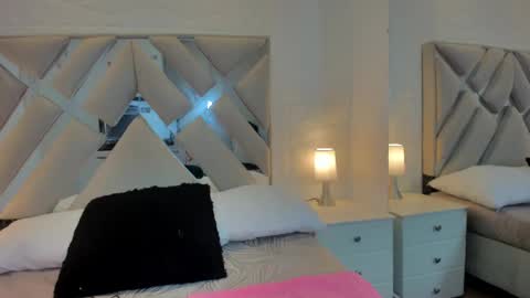 Snapshot of raquel_moore chatting on March 4, 8:24 am Raquel Moore online show from March 4, 8:24 am