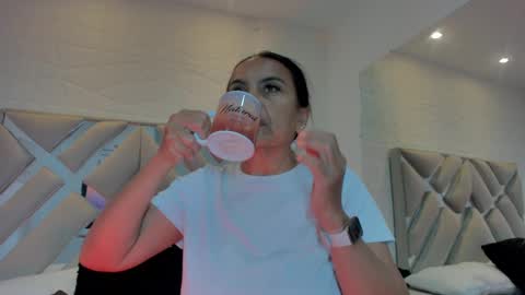 Snapshot of raquel_moore chatting on March 6, 8:08 am Raquel Moore online show from March 6, 8:08 am