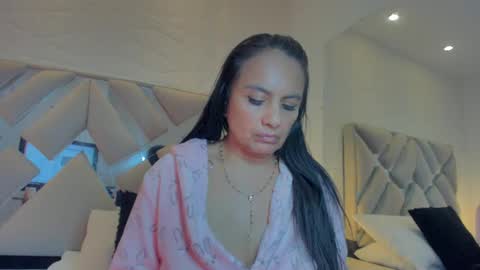 Snapshot of raquel_moore chatting on March 12, 11:42 am Raquel Moore online show from March 12, 11:42 am