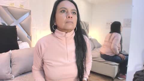 Snapshot of raquel_moore chatting on September 11, 12:27 pm Raquel Moore online show from September 11, 12:27 pm