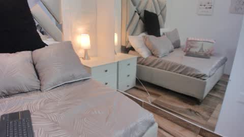 Snapshot of raquel_moore chatting on September 14, 5:34 pm Raquel Moore online show from September 14, 5:34 pm