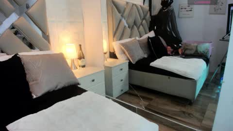 Snapshot of raquel_moore chatting on October 27, 11:47 am Raquel Moore online show from October 27, 11:47 am