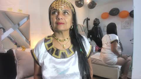 Snapshot of raquel_moore chatting on October 31, 12:06 pm Raquel Moore online show from October 31, 12:06 pm