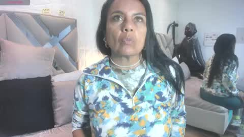 Snapshot of raquel_moore chatting on November 5, 11:32 am Raquel Moore online show from November 5, 11:32 am