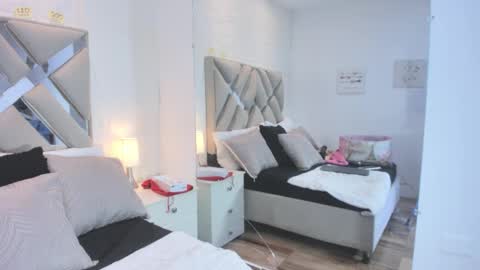 Snapshot of raquel_moore chatting on December 1, 4:01 pm Raquel Moore online show from December 1, 4:01 pm