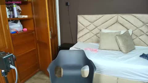 Raquel online show from October 14, 11:44 am