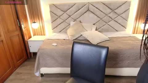 Snapshot of raqueljones_ chatting on June 18, 11:58 am Raquel online show from June 18, 11:58 am