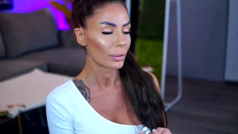 Raquelle online show from February 5, 10:31 am