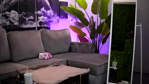 Snapshot of raquellevon chatting on March 21, 9:36 am Raquelle online show from March 21, 9:36 am
