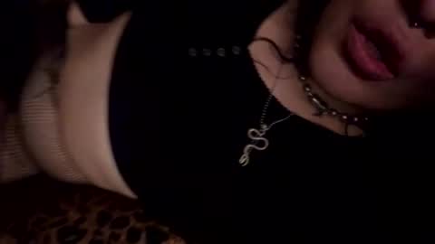 Rattlesnake Bitch 666 online show from May 2, 10:09 am