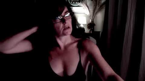 Snapshot of raven_feathers chatting on July 31, 12:43 am Roxanneredlight59 online show from July 31, 12:43 am
