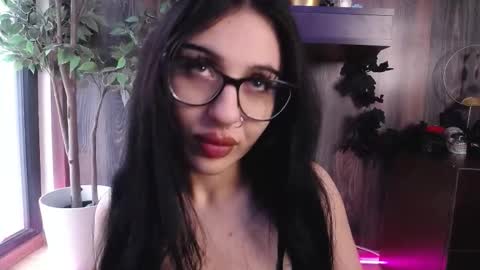Snapshot of raven_foxxy chatting on February 11, 7:02 am Raven Foxxy online show from February 11, 7:02 am