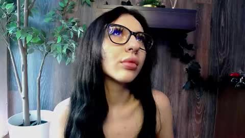 Snapshot of raven_foxxy chatting on February 19, 6:42 am Raven Foxxy online show from February 19, 6:42 am