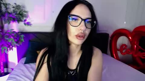 Snapshot of raven_foxxy chatting on March 4, 7:03 am Raven Foxxy online show from March 4, 7:03 am