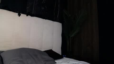 Snapshot of raven_foxxy chatting on May 16, 5:59 am Raven Foxxy online show from May 16, 5:59 am