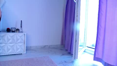 Raven Foxxy online show from June 24, 6:12 am