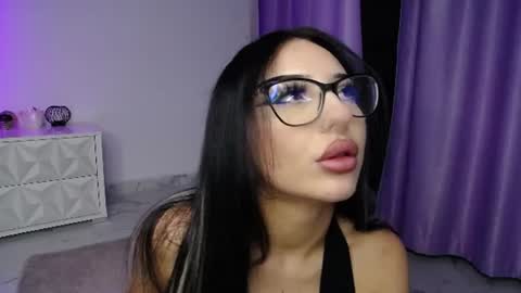 Raven Foxxy online show from August 6, 2:35 am