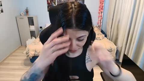 raven_haired_goddess online show from May 4, 7:04 am