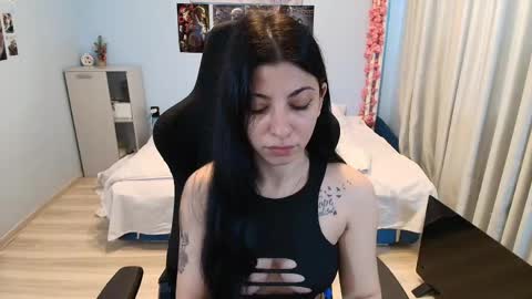 Snapshot of raven_haired_goddess chatting on May 23, 7:46 am raven_haired_goddess online show from May 23, 7:46 am