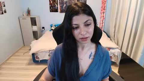 Snapshot of raven_haired_goddess chatting on June 16, 5:21 am raven_haired_goddess online show from June 16, 5:21 am