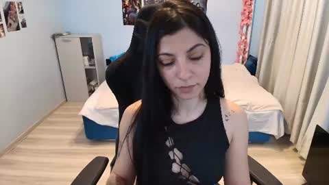 raven_haired_goddess online show from June 29, 8:09 am