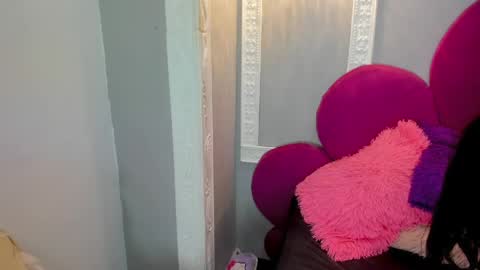 raven_loove online show from June 9, 6:30 pm