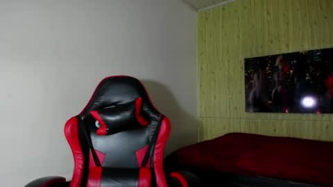 Snapshot of raven_rouge chatting on May 21, 12:34 pm gata online show from May 21, 12:34 pm
