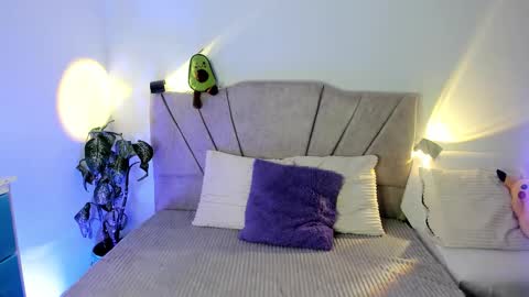 ravencollen online show from November 11, 1:00 pm